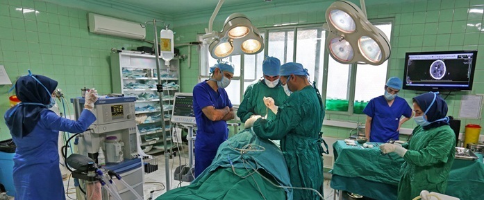  پرستار مجروح تحت عمل جراحی از ناحیه گردن قرار گرفت / تمامی اقدامات لازم برای نجات جان پرستار از سوی کادر درمان انجام شده است